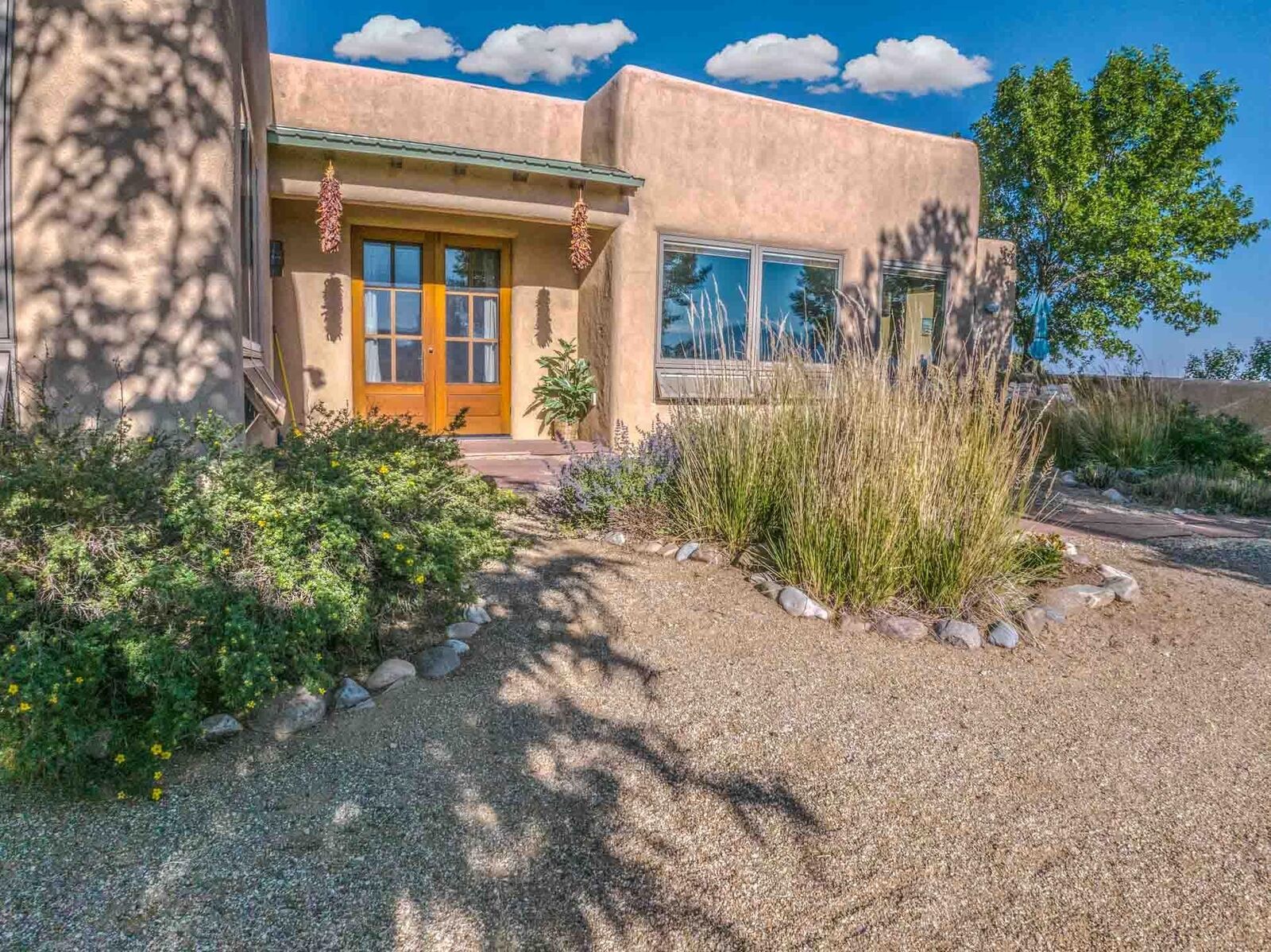 Property Photo:  98 Calle Mirador  NM 87557 