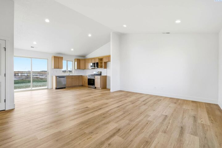 Property Photo:  6901 Bluegill Ln  WA 99301 