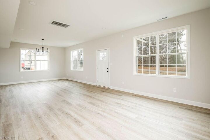 Property Photo: 424 Aldridge Road NC 27263