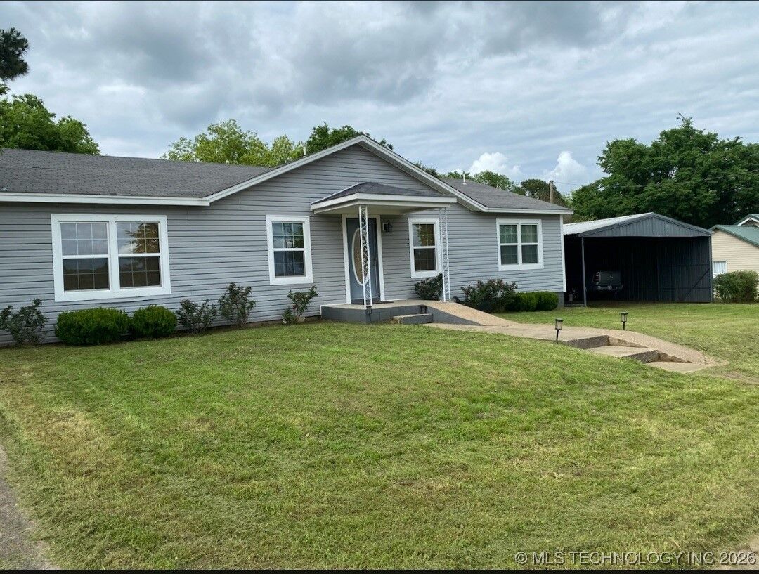 Property Photo: 906 1st Street OK 74561