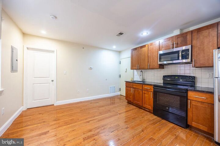 Property Photo:  4706 Chestnut Street 4A  PA 19139 