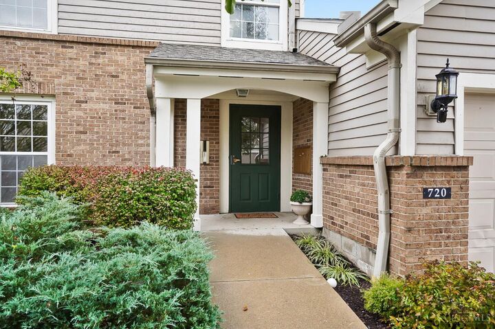 Property Photo:  720 Castlegate Lane  OH 45231 