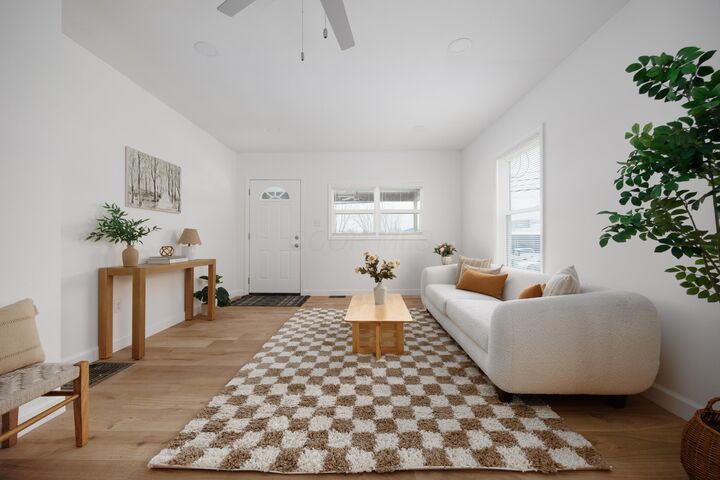 Property Photo: 463 N Highland Avenue OH 43204