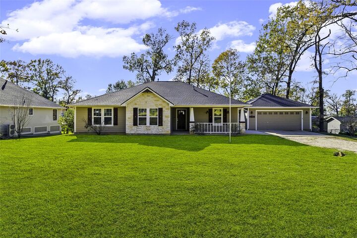 Property Photo:  411 Resort Dr  TX 77351 