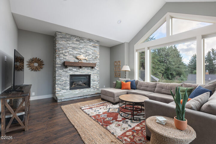 Property Photo:  3087 NE Cascara Court  OR 97367 