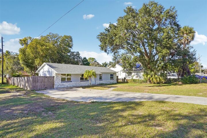 Property Photo:  501 Dora Avenue  FL 32778 