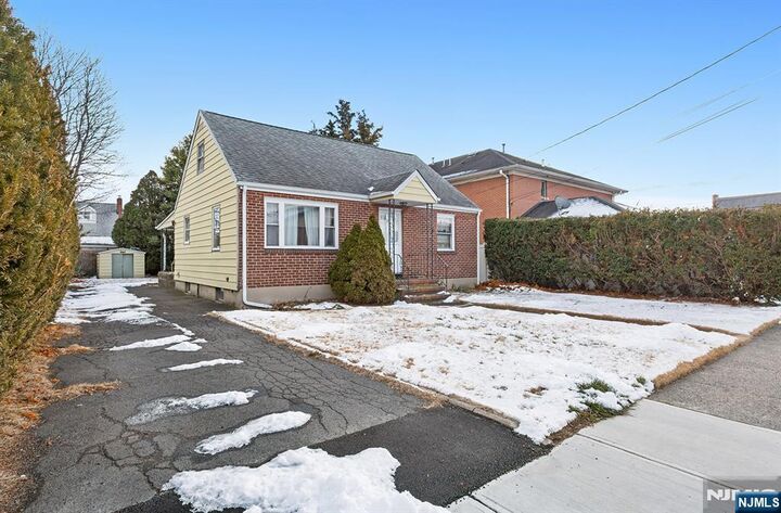 Property Photo:  33 Beech Street  NJ 07407 