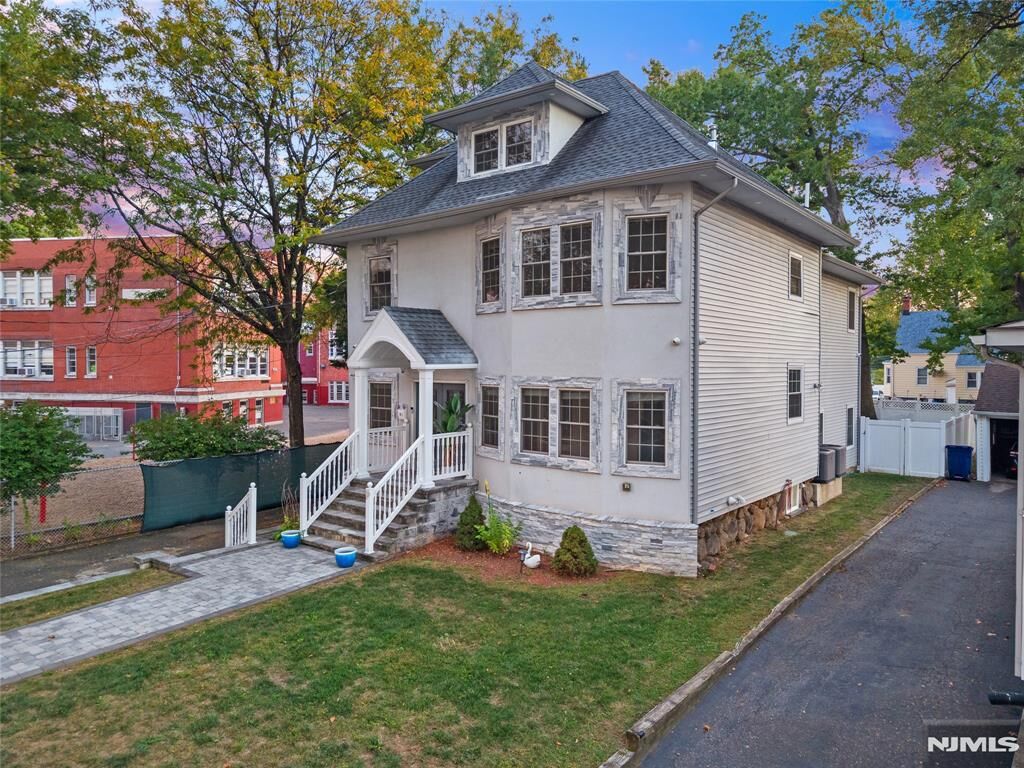 Property Photo:  81 Fairmount Avenue  NJ 07601 