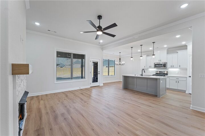 Property Photo:  1902 Farmer Street  AR 72751 