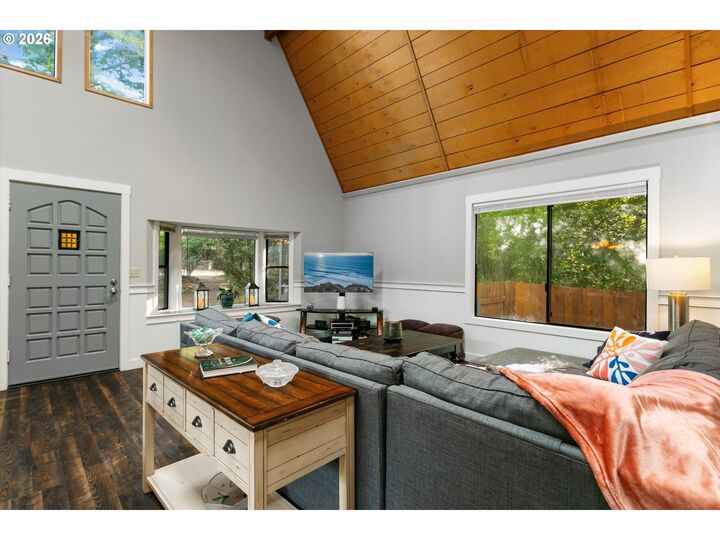 Property Photo:  315 Seagrove Loop  OR 97367 