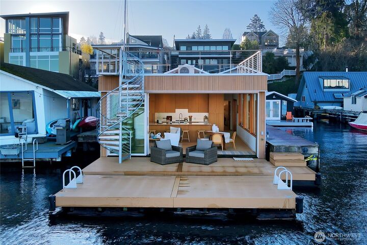 Property Photo:  3012  Fuhrman Avenue E C  WA 98102 