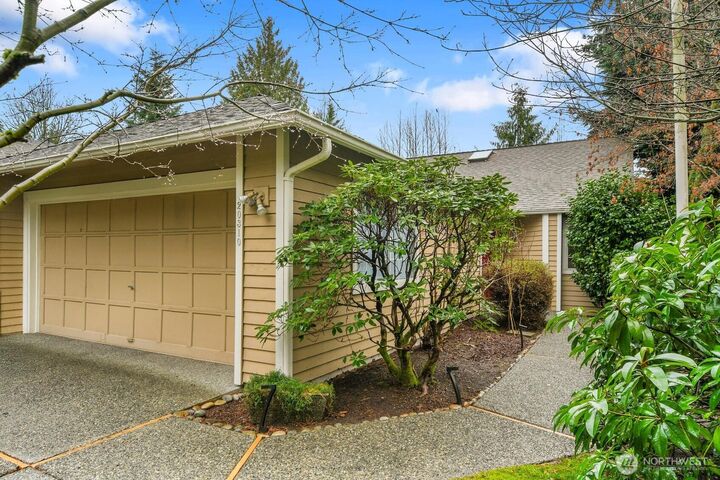 Property Photo:  20310  Hollyhills Drive NE  WA 98011 