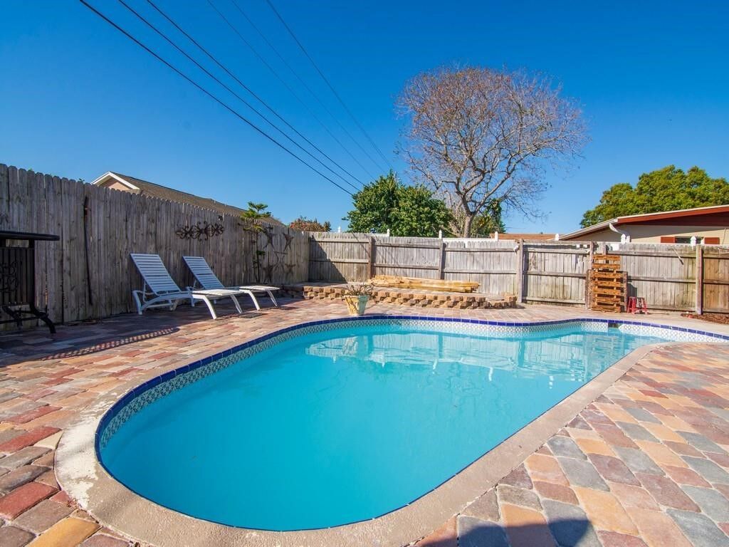 Property Photo:  703 5th Place SW  FL 32962 