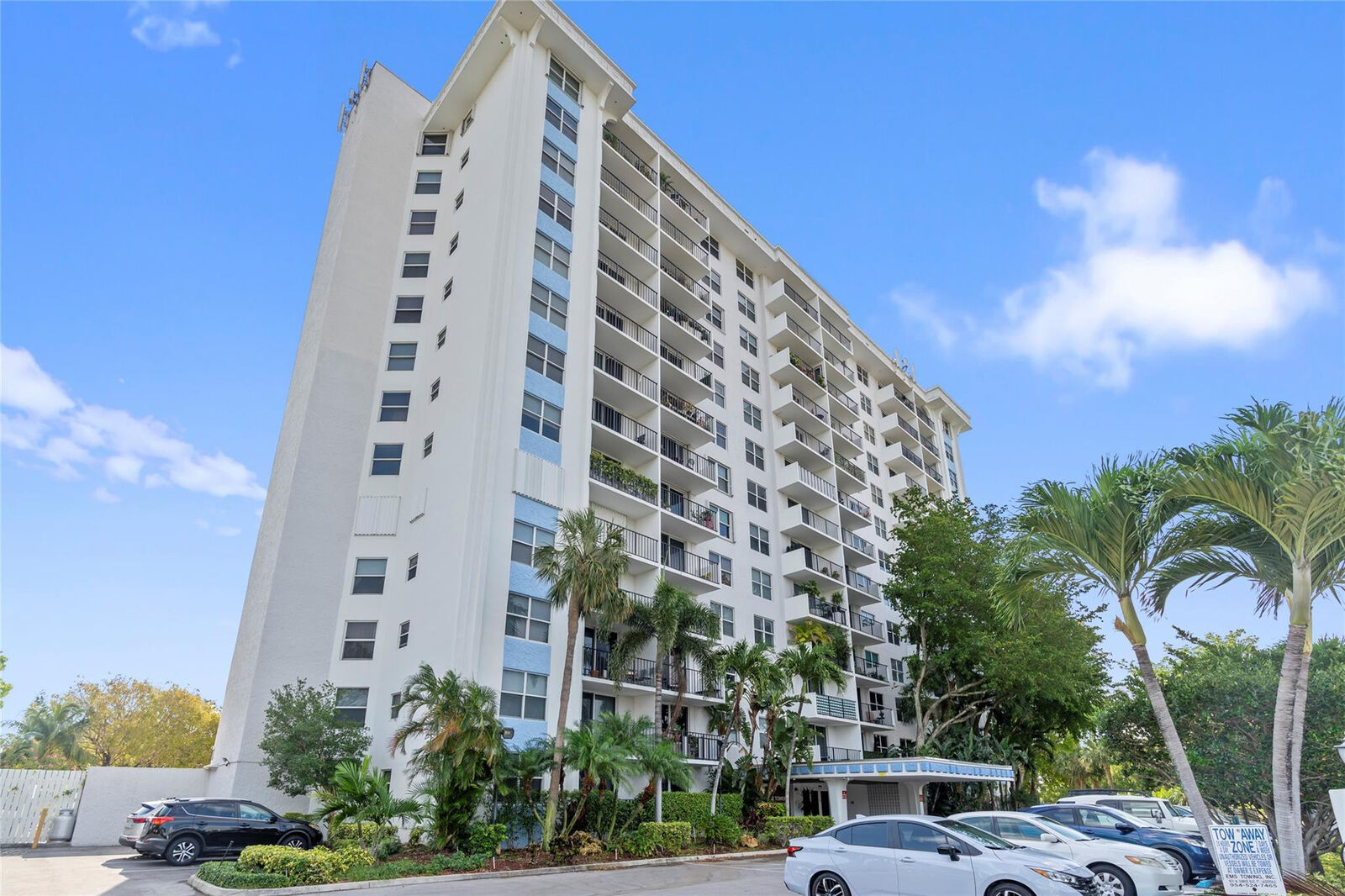 Property Photo: 1800 N Andrews Avenue 8C FL 33311