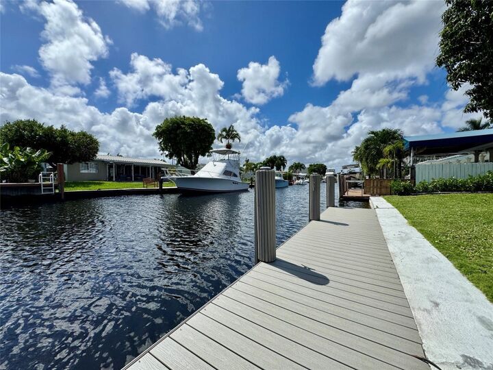 Property Photo:  1008 Mango Isle  FL 33315 
