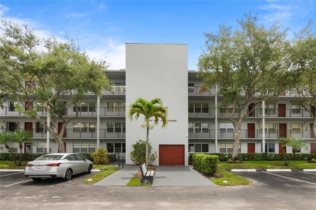 Property Photo:  1401 SW 135th Terrace 310H  FL 33027 