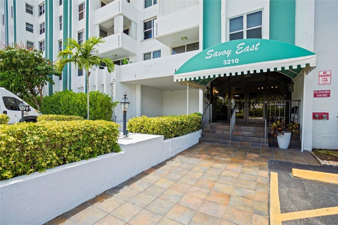 Property Photo:  3210 SE 10th Street 9F  FL 33062 