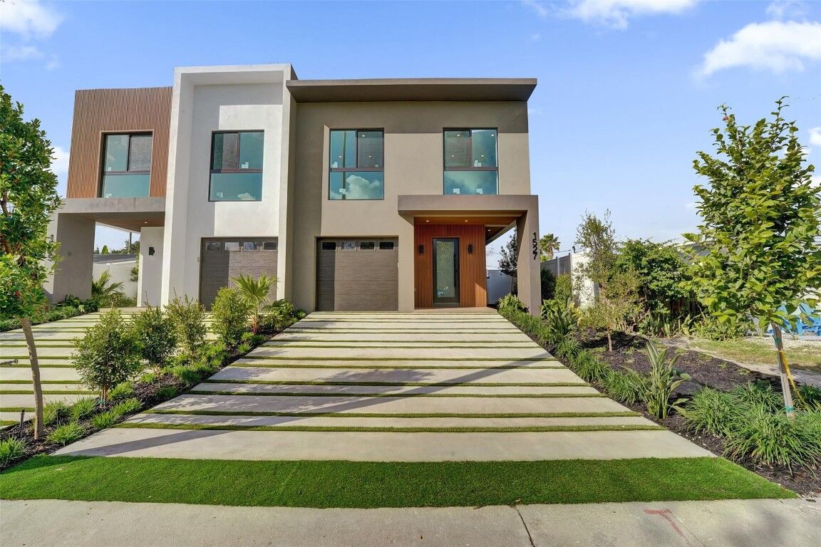 Property Photo:  1527 NE 15th Avenue  FL 33304 