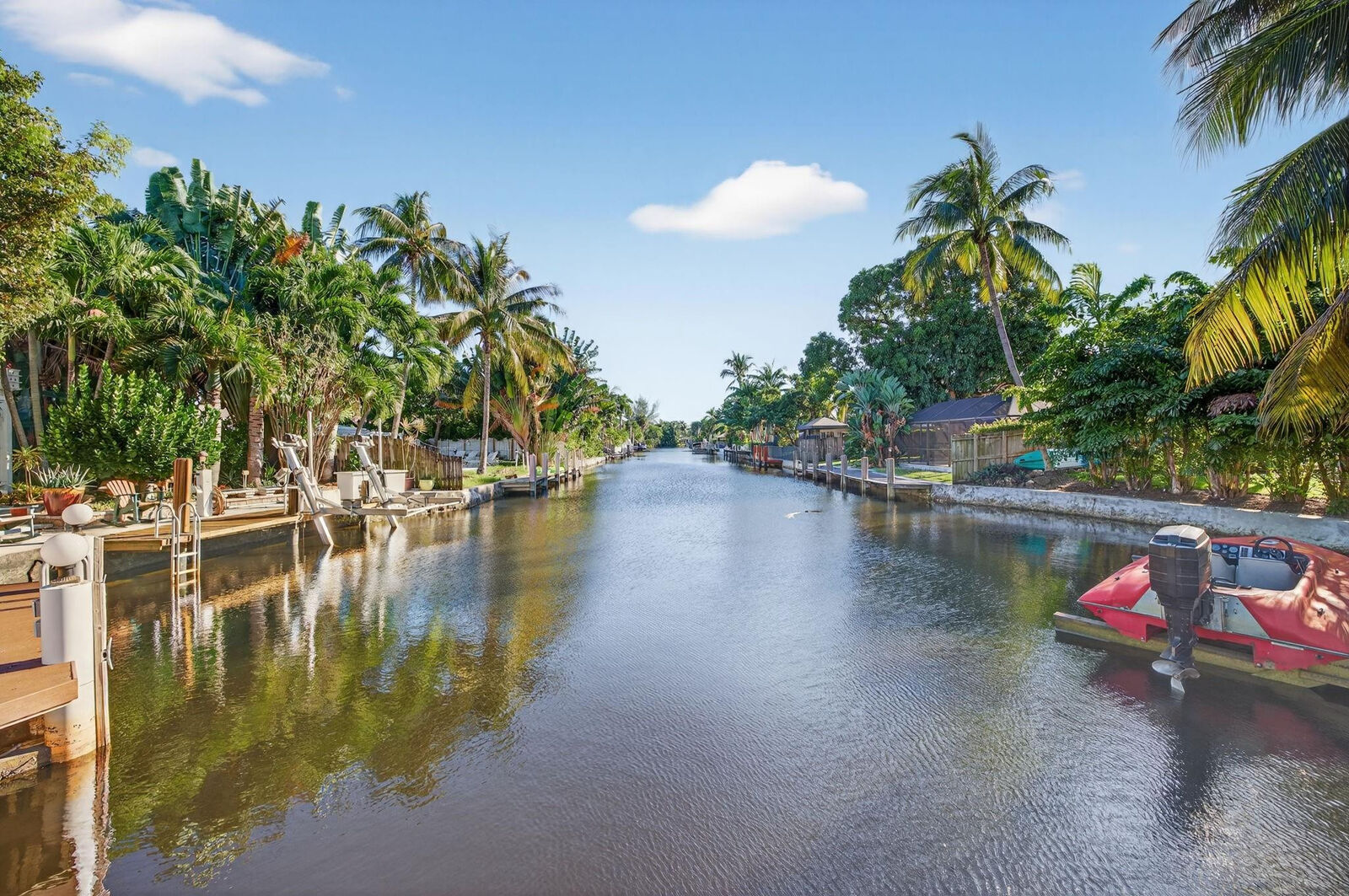 Property Photo:  1570 NE 30th Place  FL 33334 