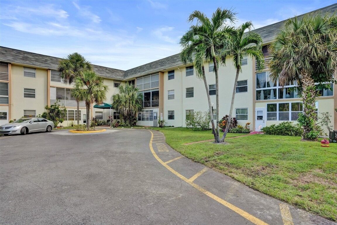Property Photo:  4980 E Sabal Palm Boulevard 124  FL 33319 