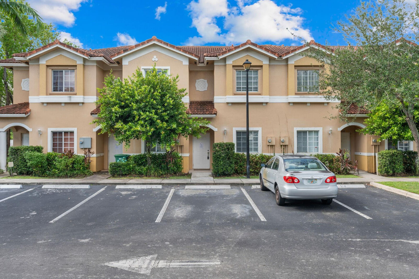 Property Photo: 8804 Riverside Street FL 33321