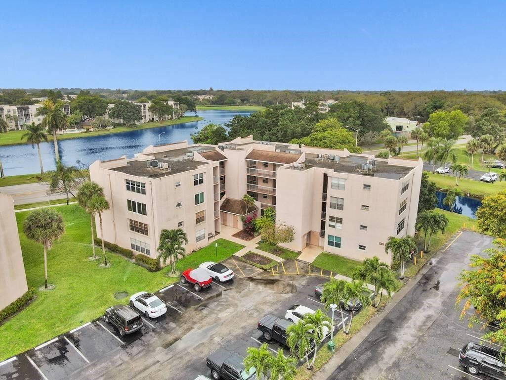 Property Photo: 9440 Tangerine Place 103 FL 33324