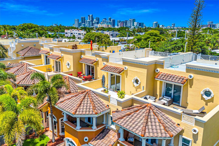 Property Photo:  913 NE 17th Way *  FL 33304 