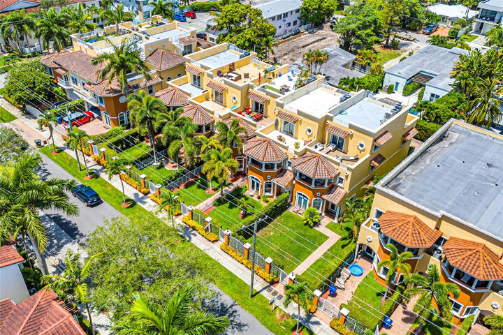 Property Photo:  913 NE 17th Way *  FL 33304 