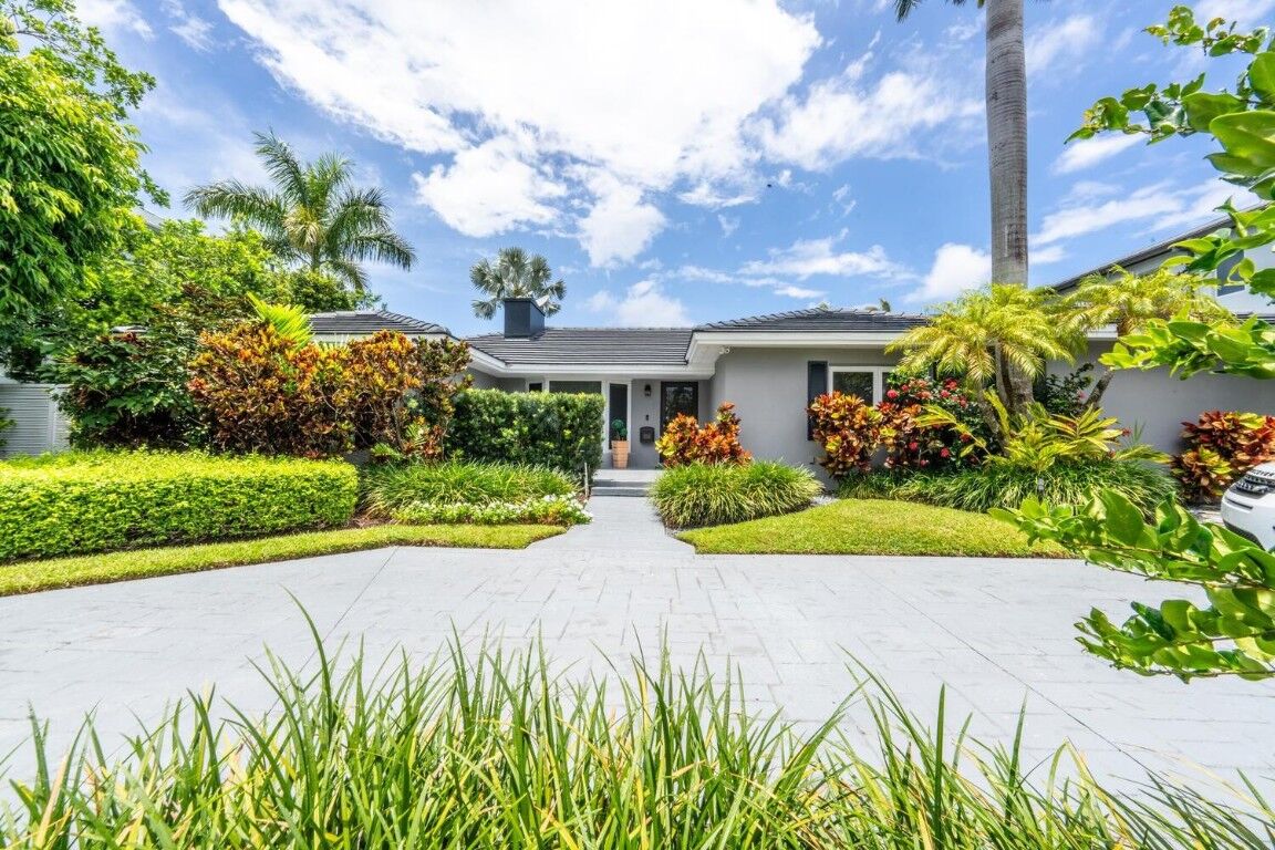 Property Photo:  2319 Castilla Isle  FL 33301 