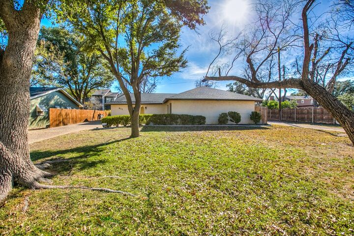 Property Photo:  811 W Ave H  TX 76901 