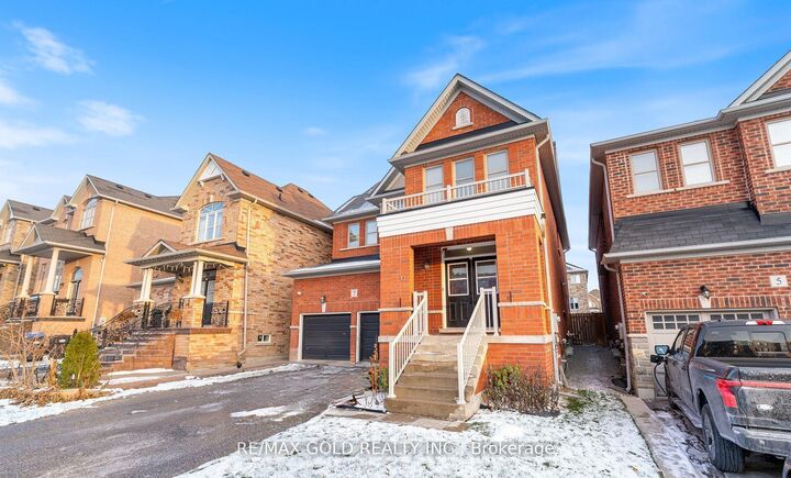 Property Photo: 7 Gardenbrooke Trail ON L6P 3L1