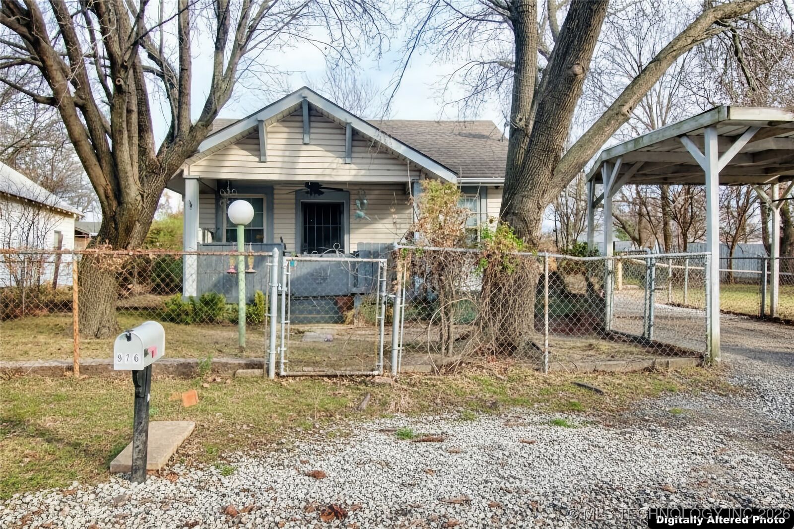 Property Photo:  976 E Summit Street  OK 74403 