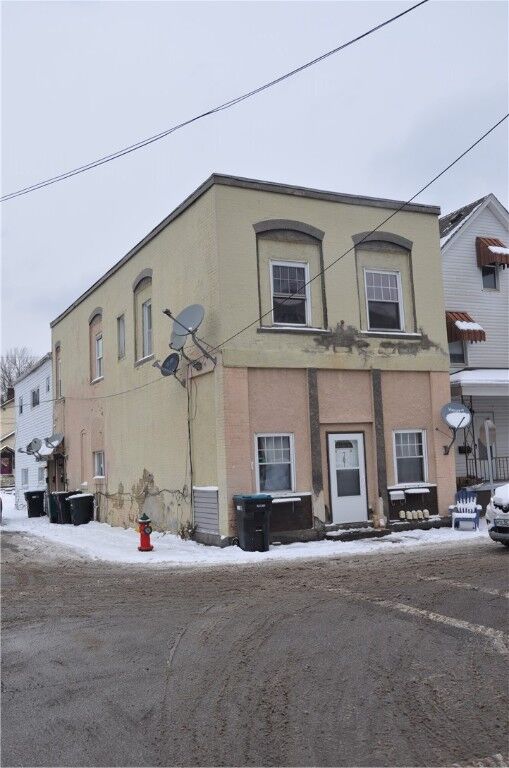 Property Photo: 701 E 2nd PA 15084