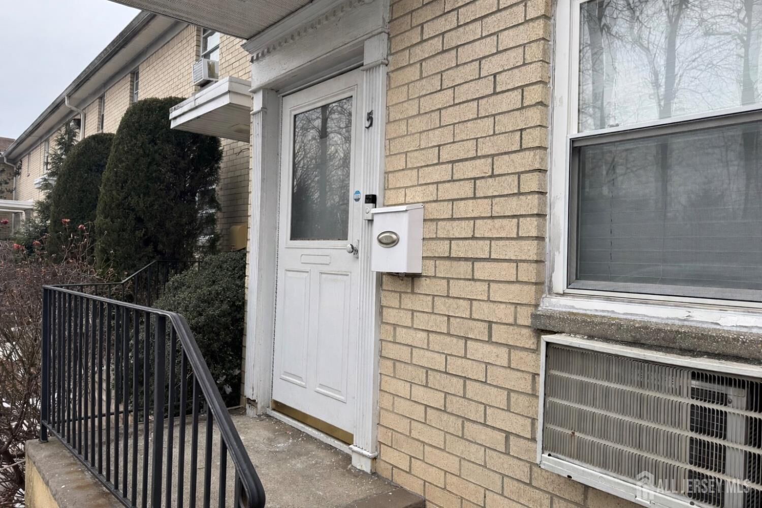 Property Photo:  400 Cranbury Road 5  NJ 08816 