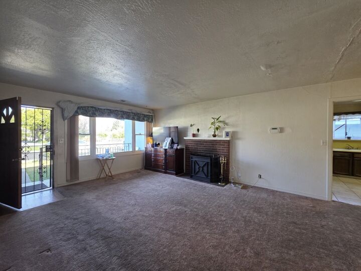 Property Photo:  224 Ivy Dr  CA 94025 