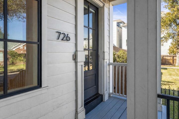 Property Photo:  726 E 28th Street  TX 77009 