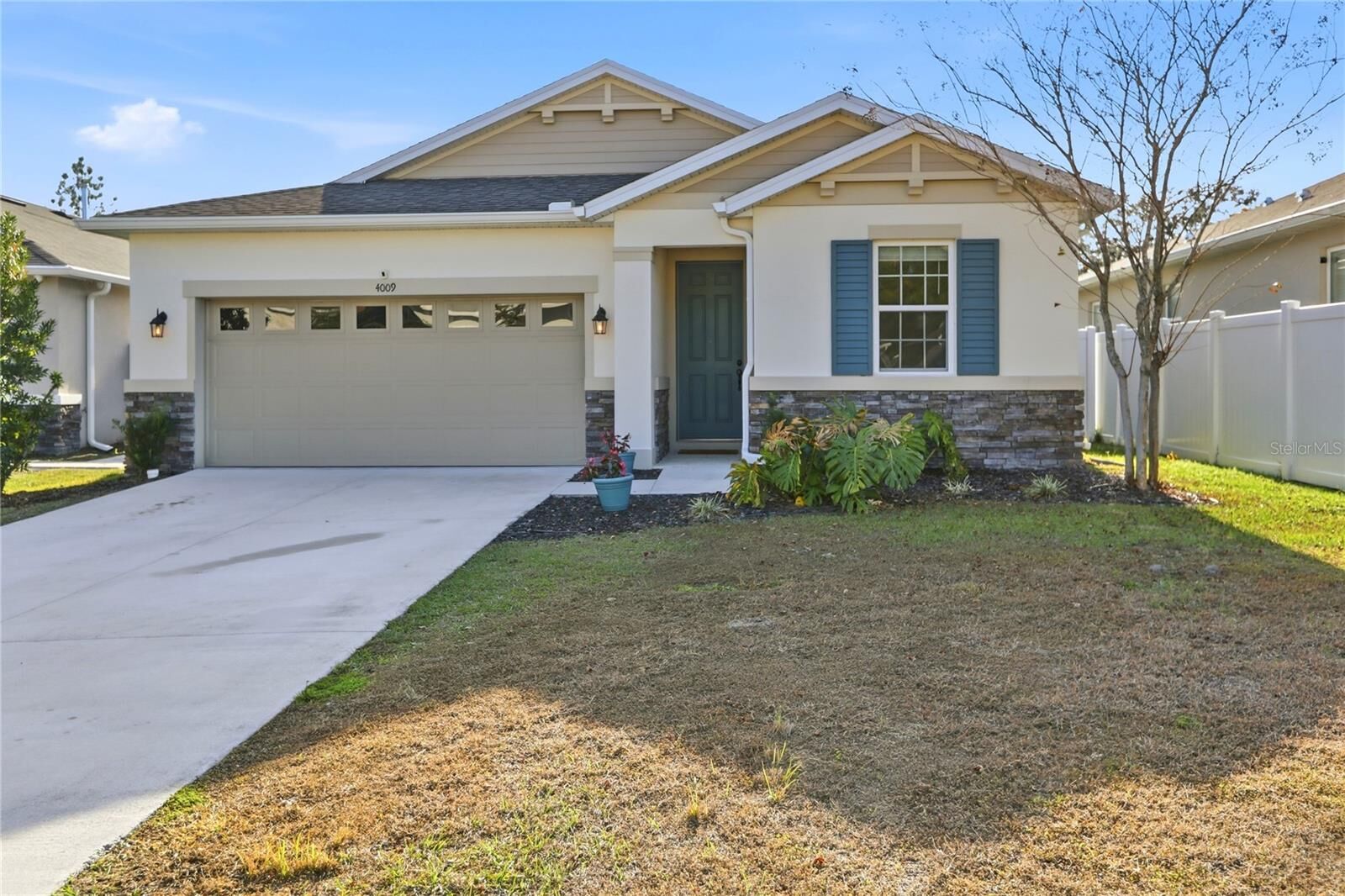 Property Photo:  4009 Swan Goose Court  FL 34762 