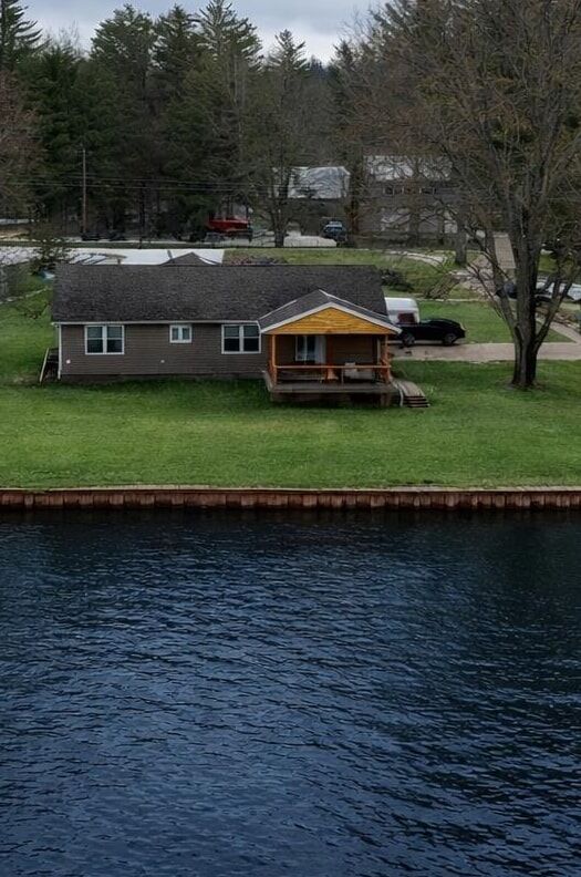 Property Photo:  777 Quillette Street  MI 48612 