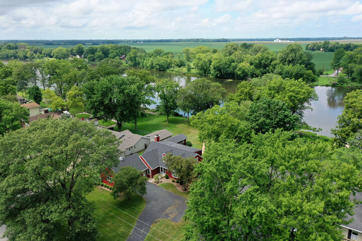 Property Photo:  1698 Bittersweet Drive  IL 60964 