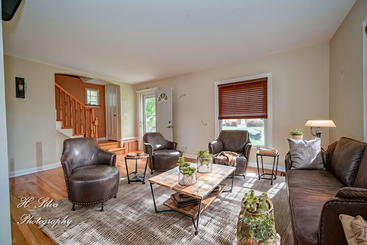 Property Photo: 2628 Willow Street IL 60131