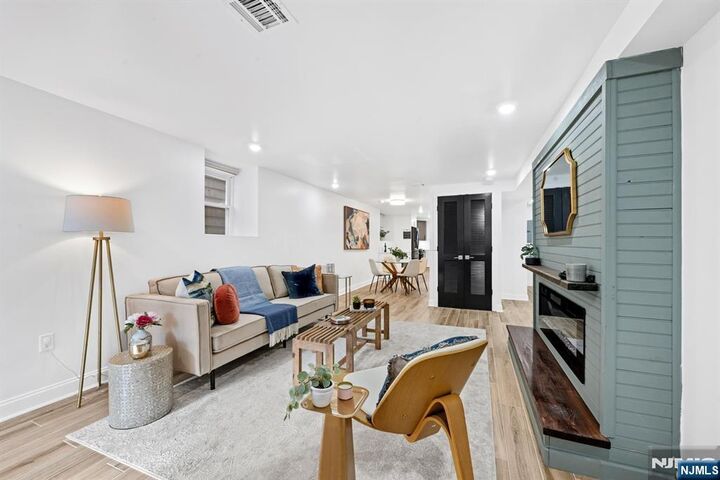 Property Photo:  201 Zabriskie Street 1  NJ 07307 