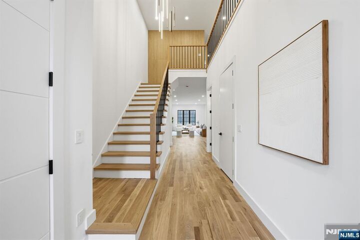 Property Photo:  7 Cedar Court  NJ 07627 