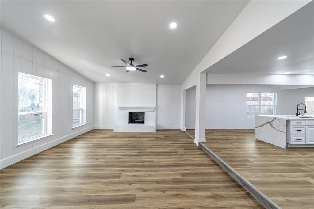 Property Photo:  934 Meadowdale Circle  TX 75043 