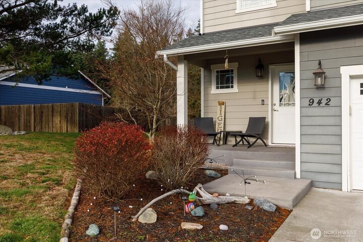Property Photo:  942  Walker Heights Place  WA 98277 