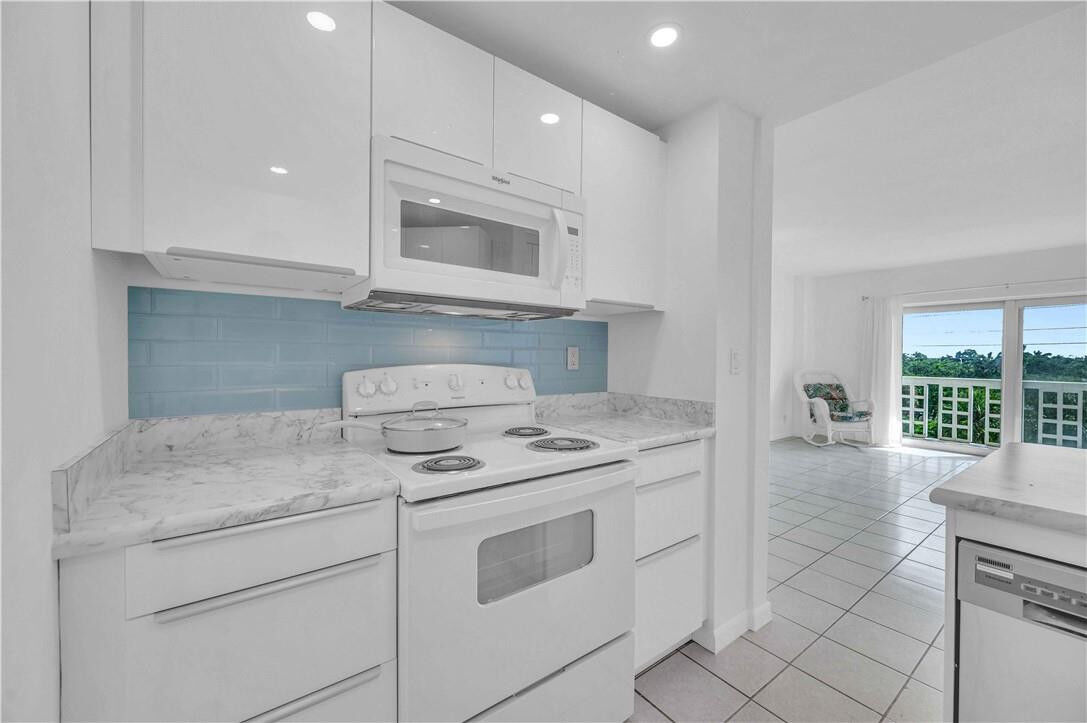 Property Photo:  1831 NE 38th Street 408  FL 33308 