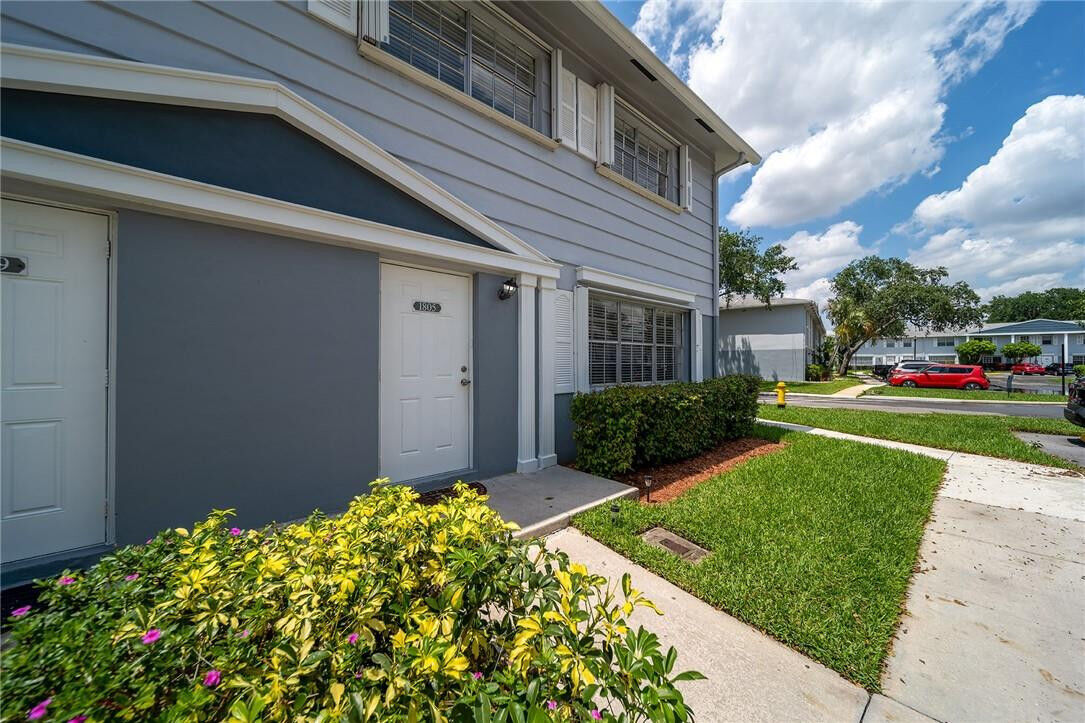 Property Photo:  1805 SW 81st Terrace  FL 33324 