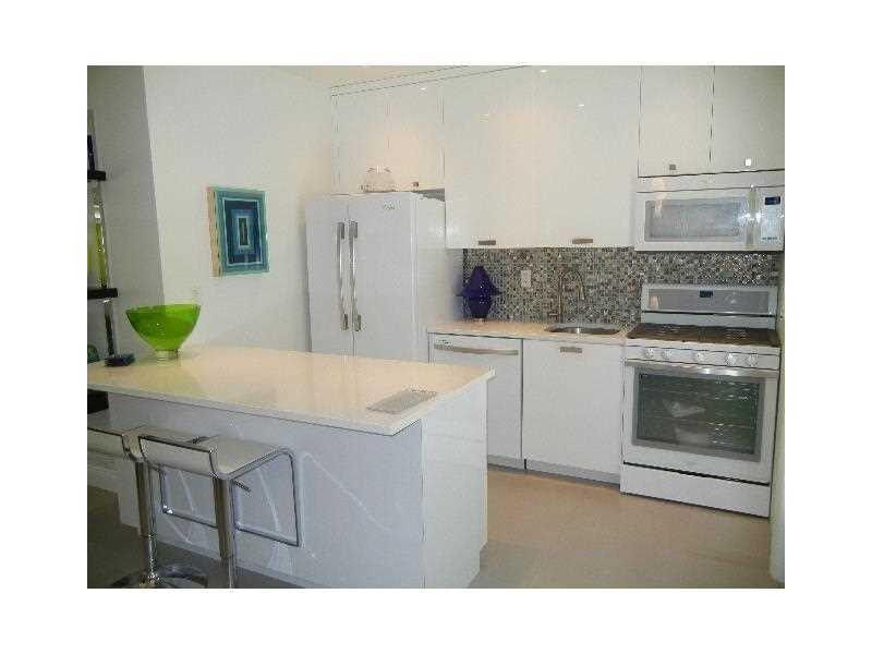 Property Photo:  719 NE 16th Avenue 719D  FL 33304 