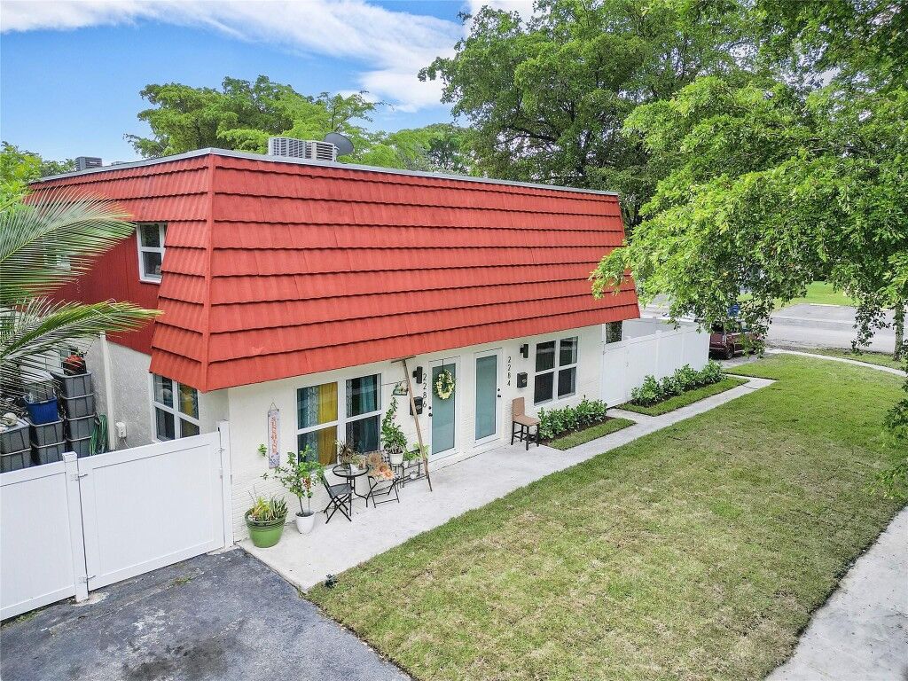 Property Photo:  2286 NW 59th Way 4  FL 33313 