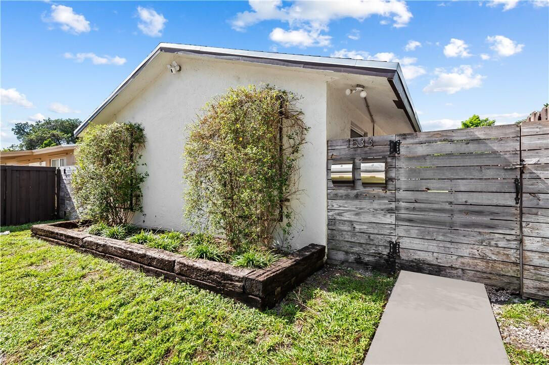 Property Photo: 1533 NW 2nd Avenue East FL 33311