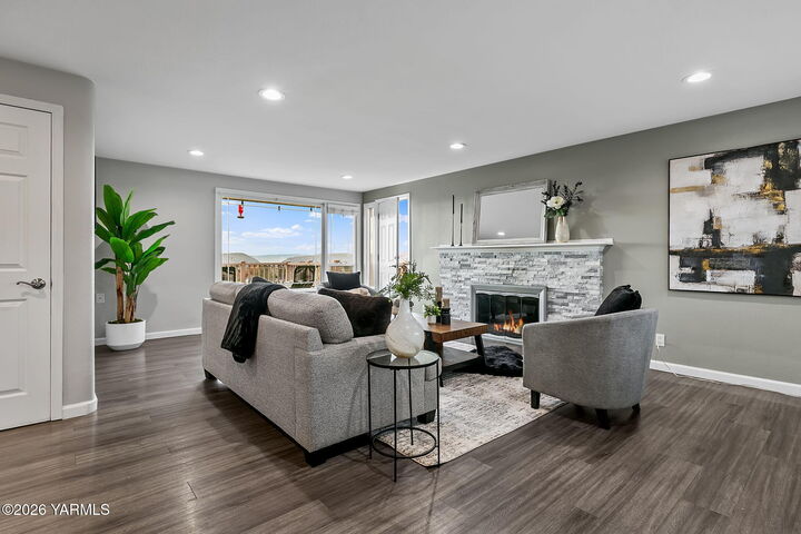 Property Photo:  5602 Hilltop Dr  WA 98901 